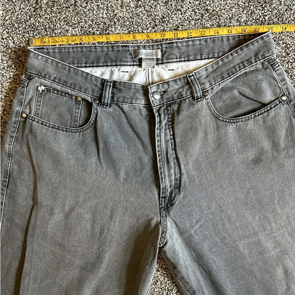 Vintage Zegna Sport Jeans Size 40
Slight distress on one leg front and back